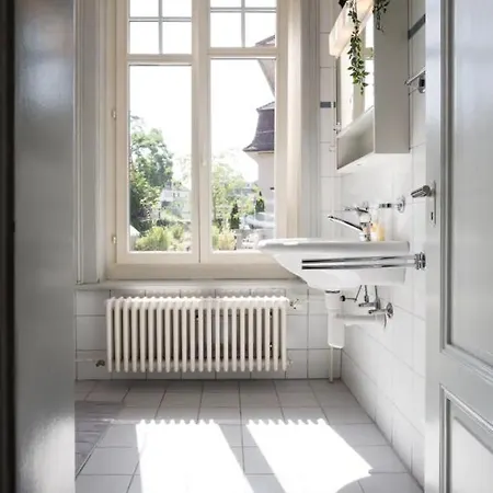 Zwei Im Jugendstilhaus Mit Garten