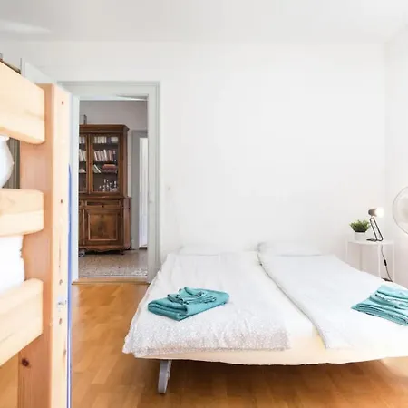 Zwei Im Jugendstilhaus Mit Garten *