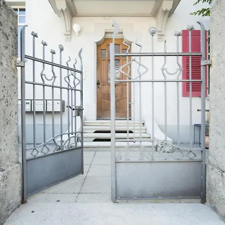 Zwei Im Jugendstilhaus Mit Garten * Berna