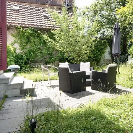 Zwei Im Jugendstilhaus Mit Garten