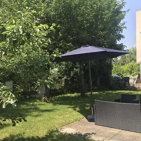 Zwei Im Jugendstilhaus Mit Garten Habitación en casa particular Berna