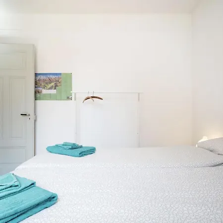 Zwei Im Jugendstilhaus Mit Garten * Berna